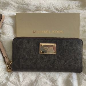 NEW Jet Set Continental Zip Wallet